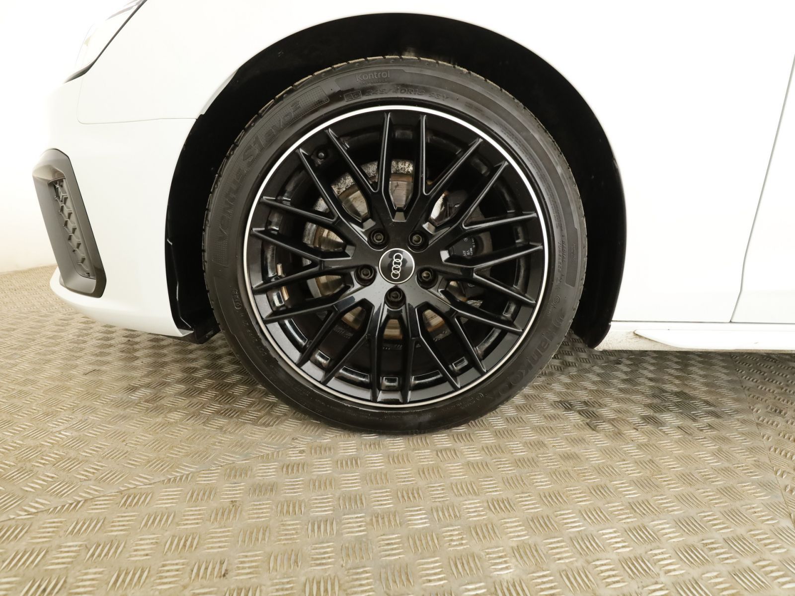 Audi A4 Avant 35 TDI S line - Samsaru's Car Outlet