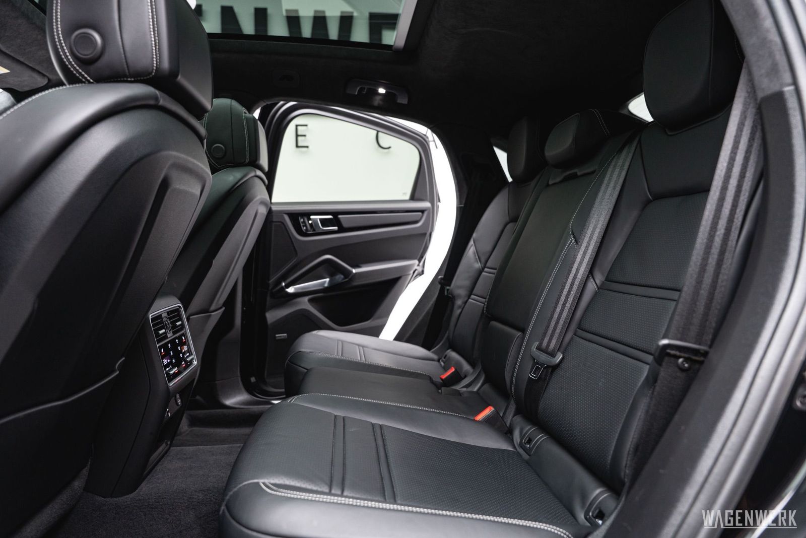 Porsche Cayenne Coupé Turbo S E-Hybrid MASSAGE AHV INNOD