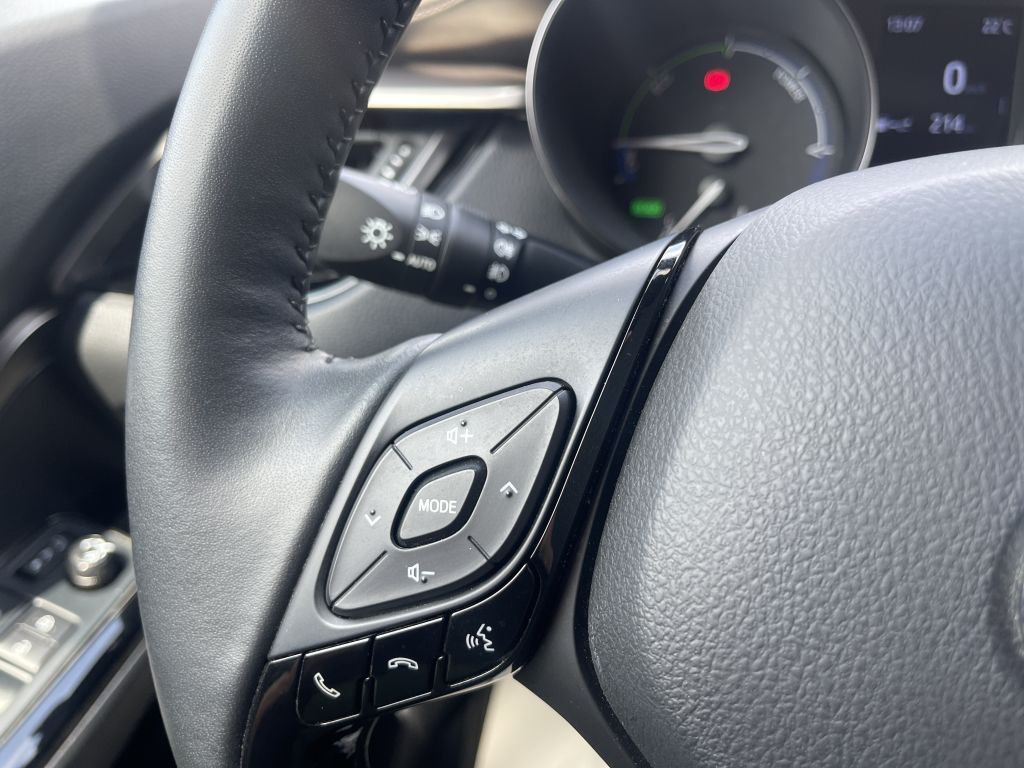 Toyota C-HR 2.0 Hybrid Lounge - Samsaru's Car Outlet