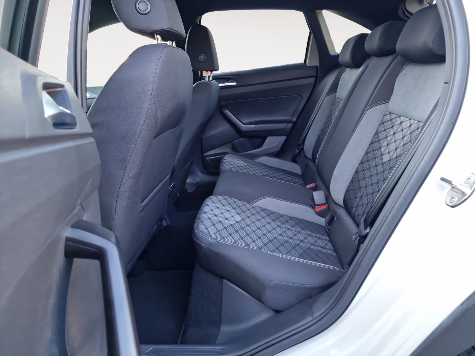 Volkswagen Taigo 1.0 TSI R-Line - Samsaru's Car Outlet