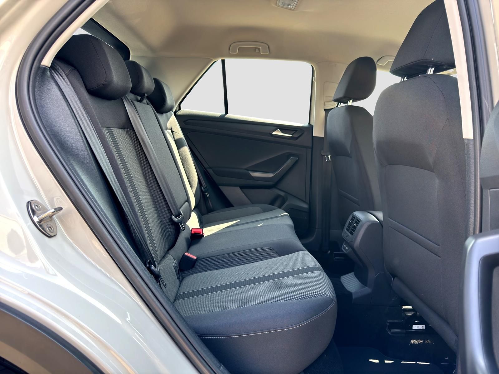 Volkswagen T-Roc Life 2.0 TDI - Samsaru's Car Outlet