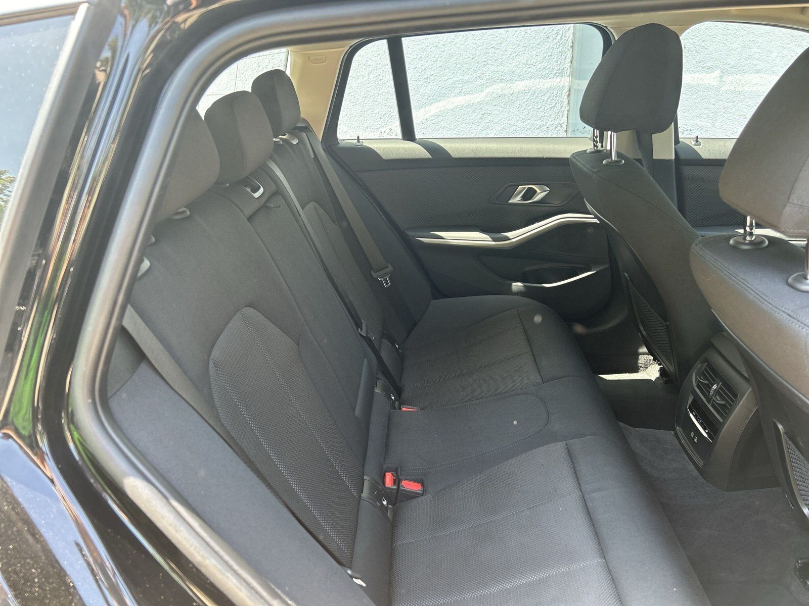 BMW 318i Touring - Samsaru's Car Outlet