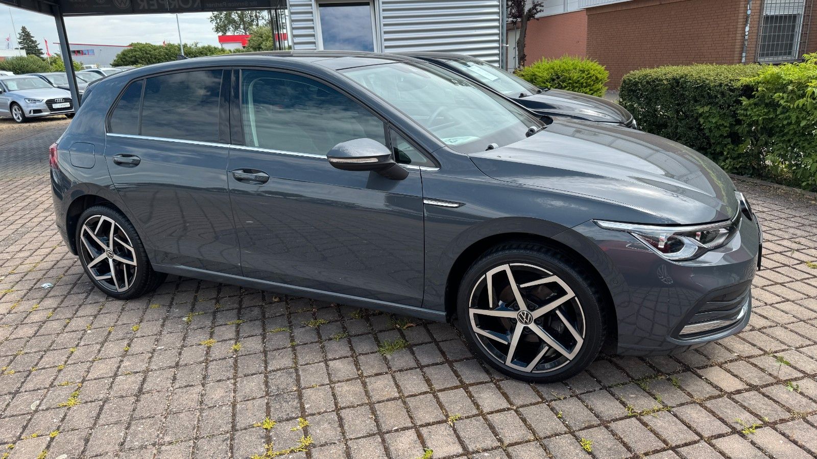 Volkswagen Golf VIII Lim. Style eTSI - Samsaru's Car Outlet
