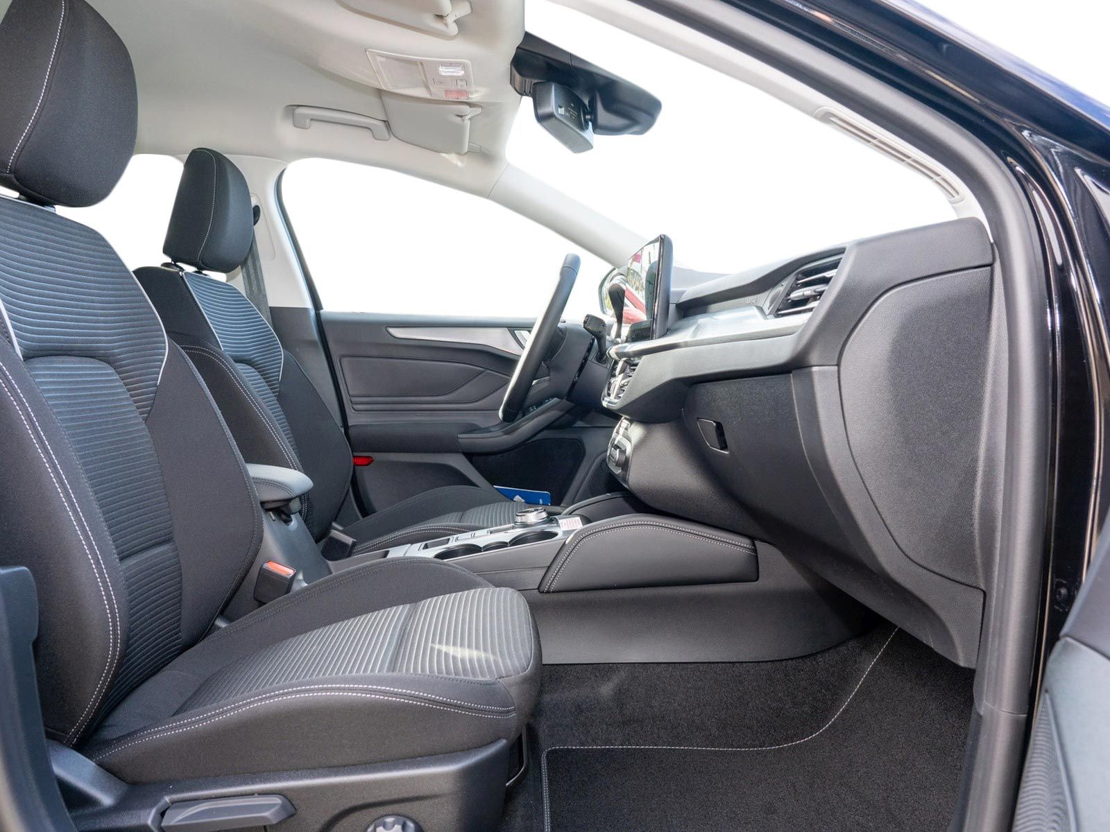Ford Focus Titanium X 1.5l EcoBl.+Navi+Kamera+PDC+LED