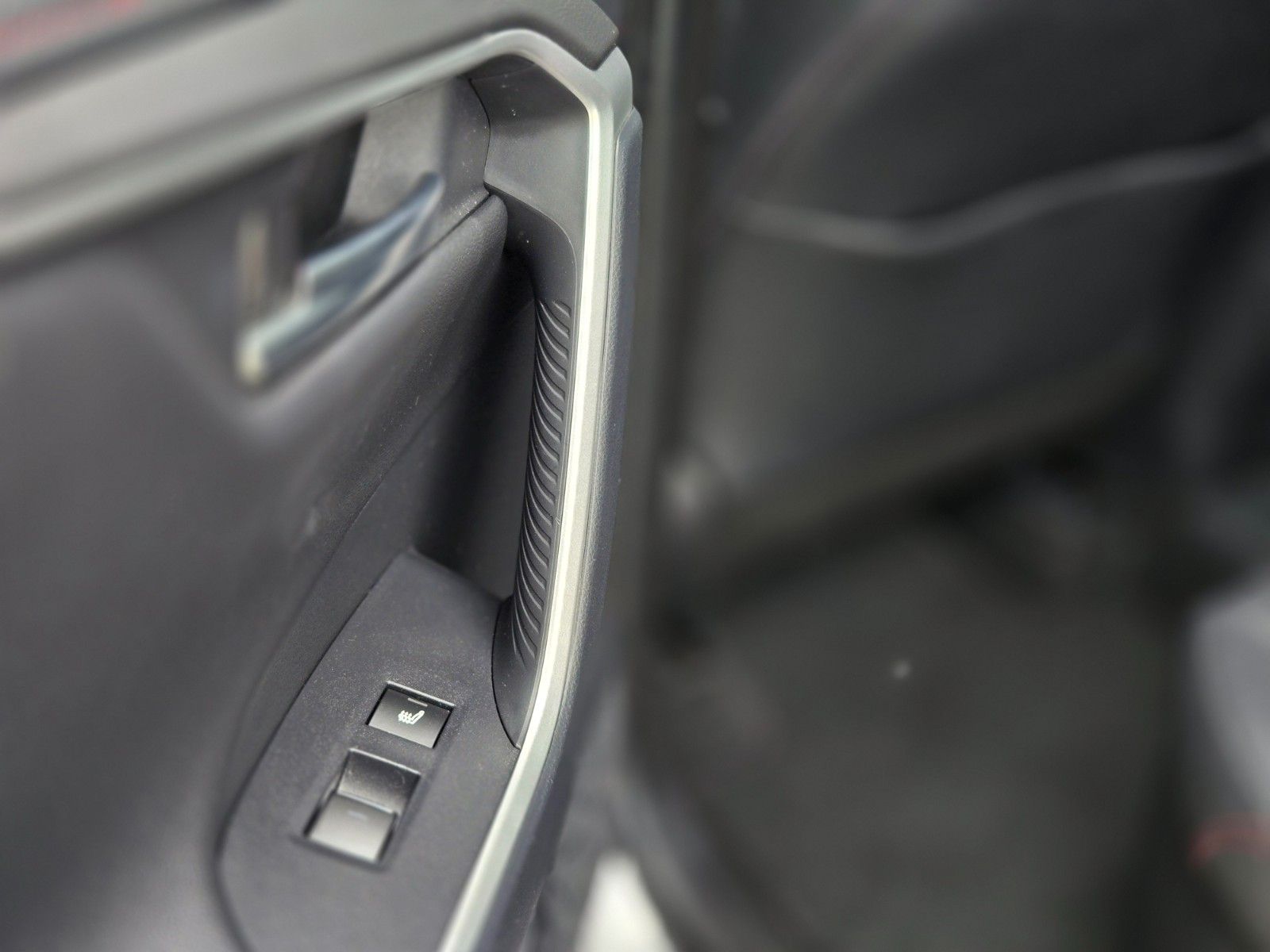 Toyota RAV 4 Hybrid Plug-in - Samsaru's Car Outlet