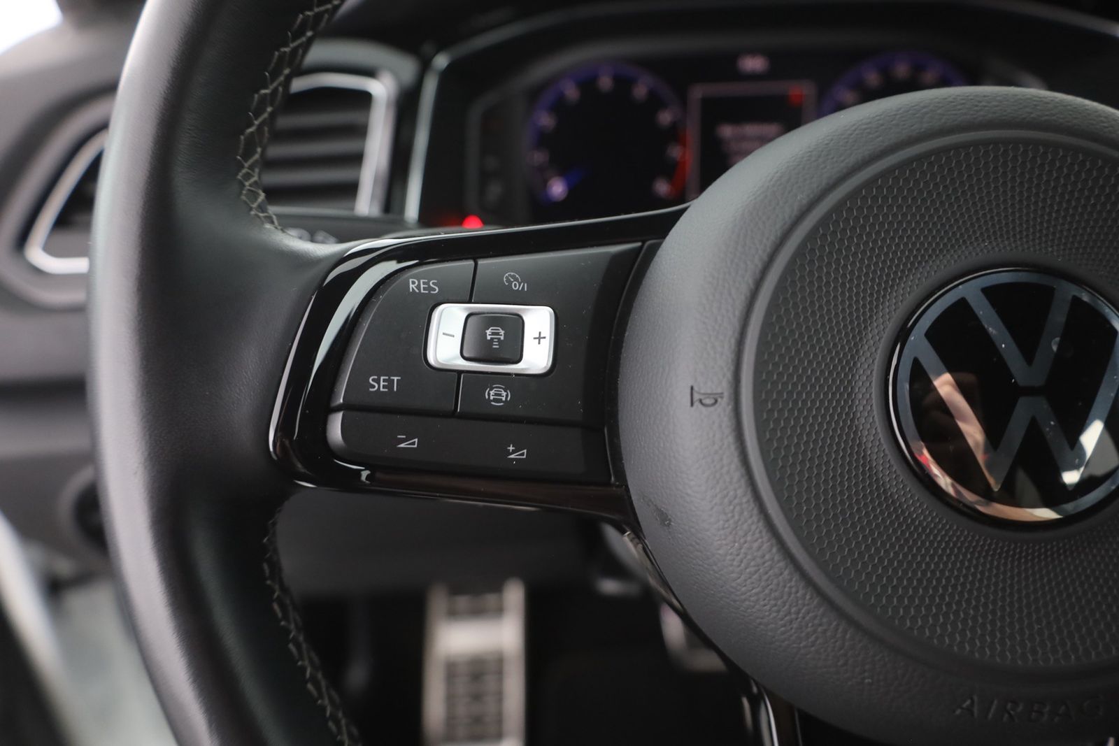 Volkswagen T-Roc 2.0 TSI R 4Motion - Samsaru's Car Outlet