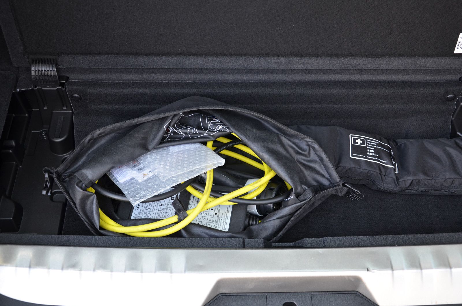 BMW 330e - Samsaru's Car Outlet