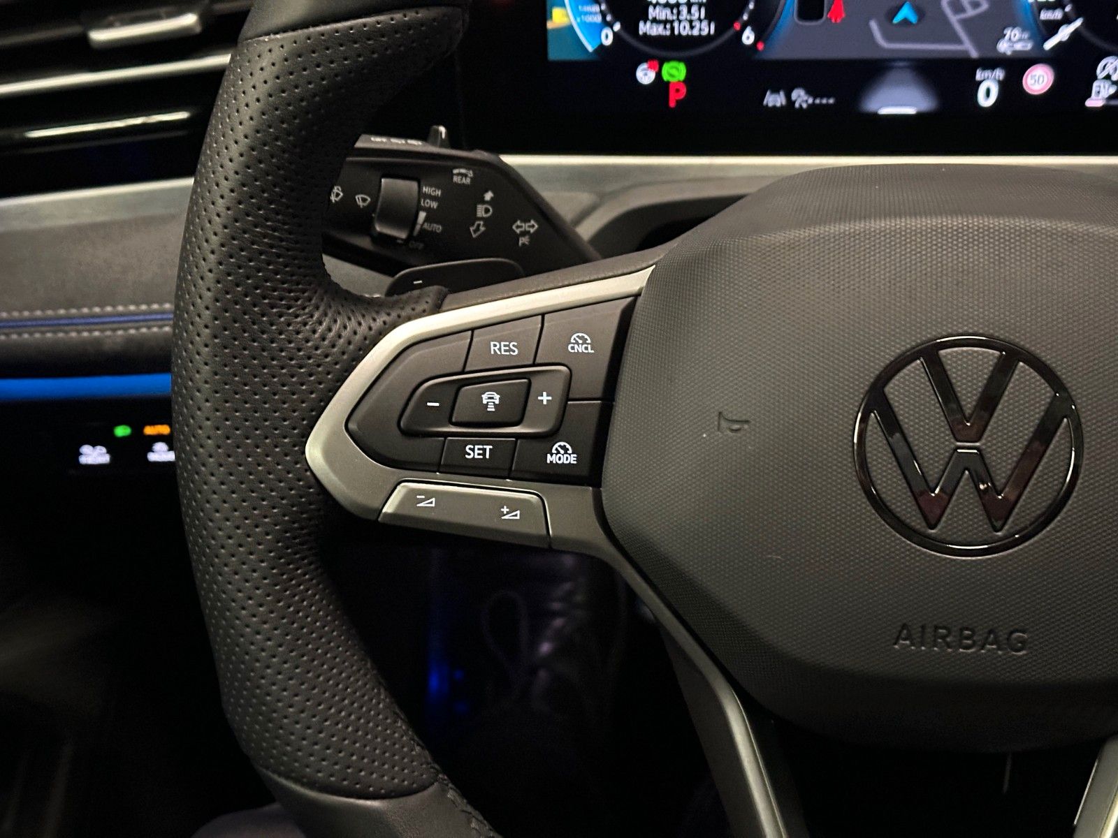 Volkswagen Passat Variant 4Motion R-Line *AHK*PANORAMA*HUD*