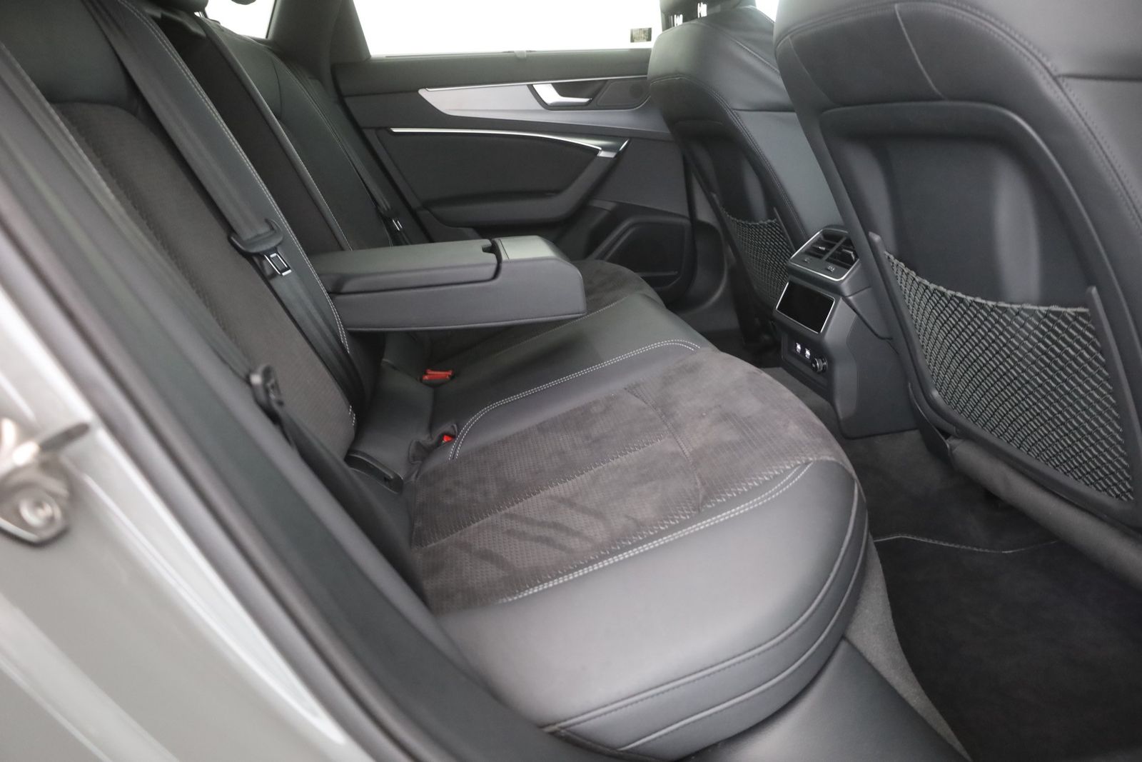 Audi A6 Avant 45 TFSI S-line - Samsaru's Car Outlet