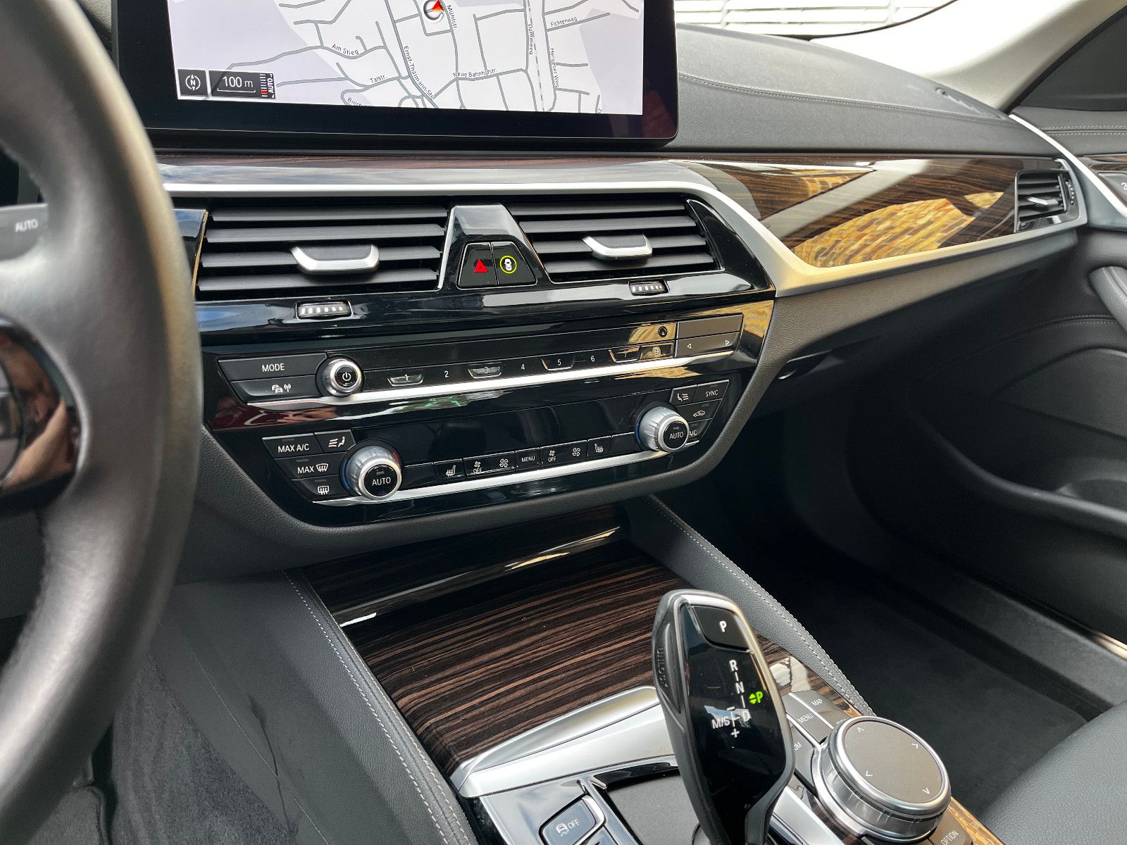 BMW 530e xDrive LuxuryLine Leder LED Navi GDach HUD