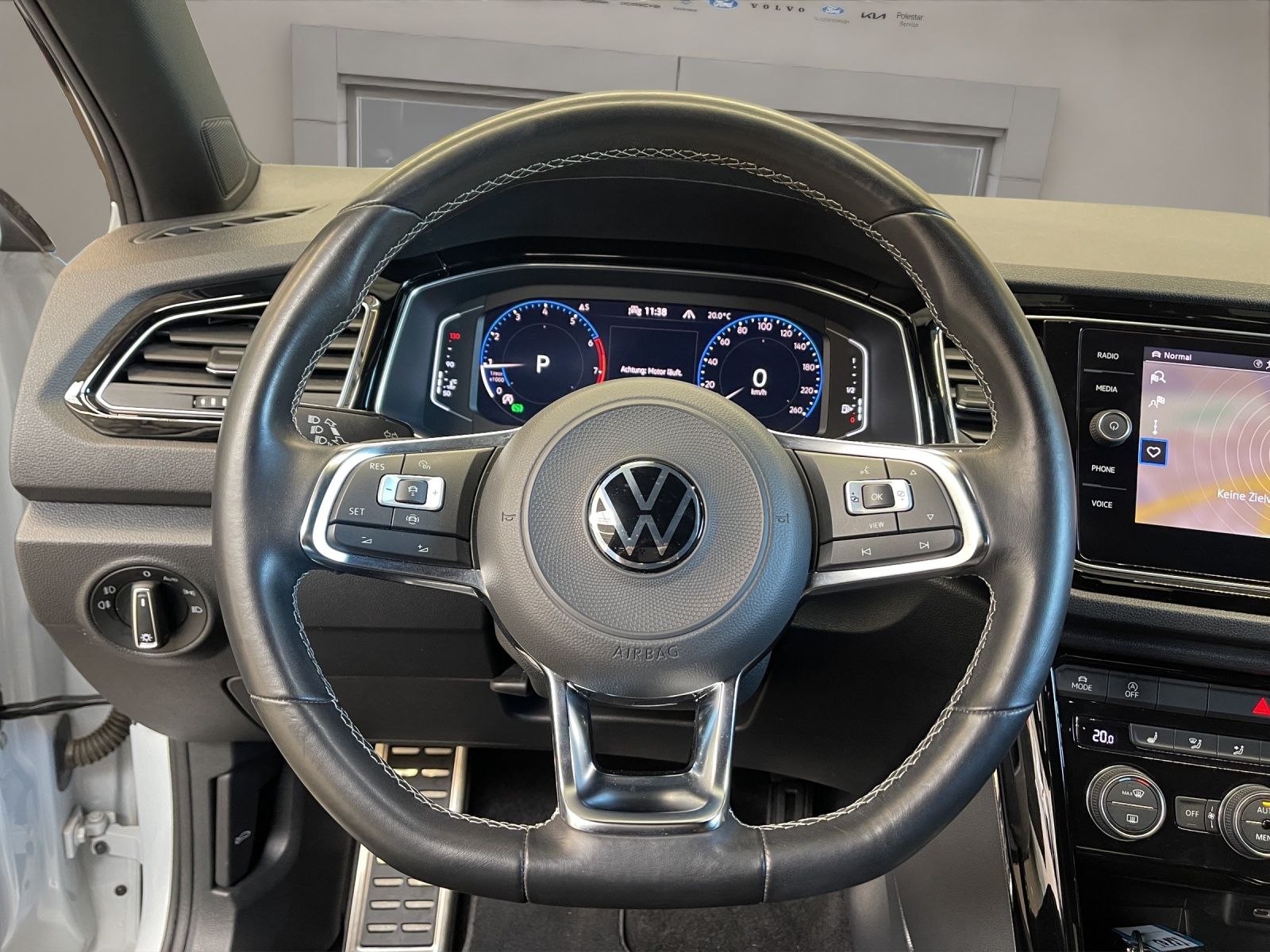 Volkswagen T-Roc 1.5 TSI Sport - Samsaru's Car Outlet