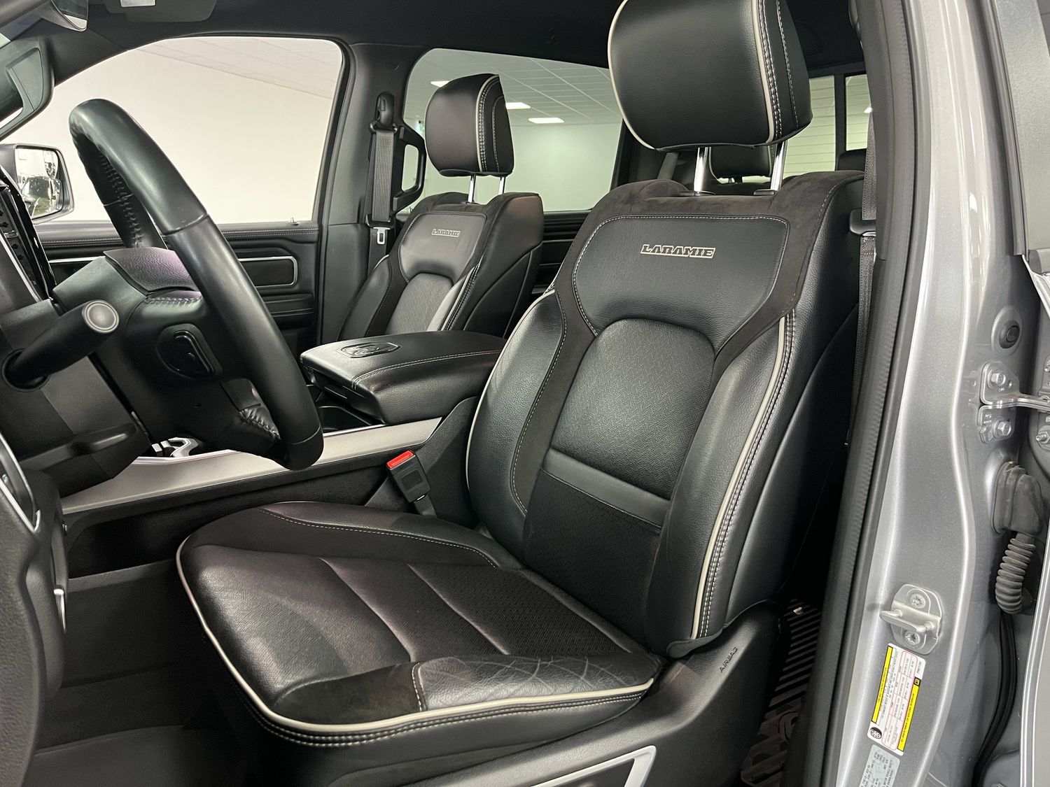 Dodge RAM 5,7l V8 *LARAMIE/12 Zoll Display/LED/AHK/SHZ