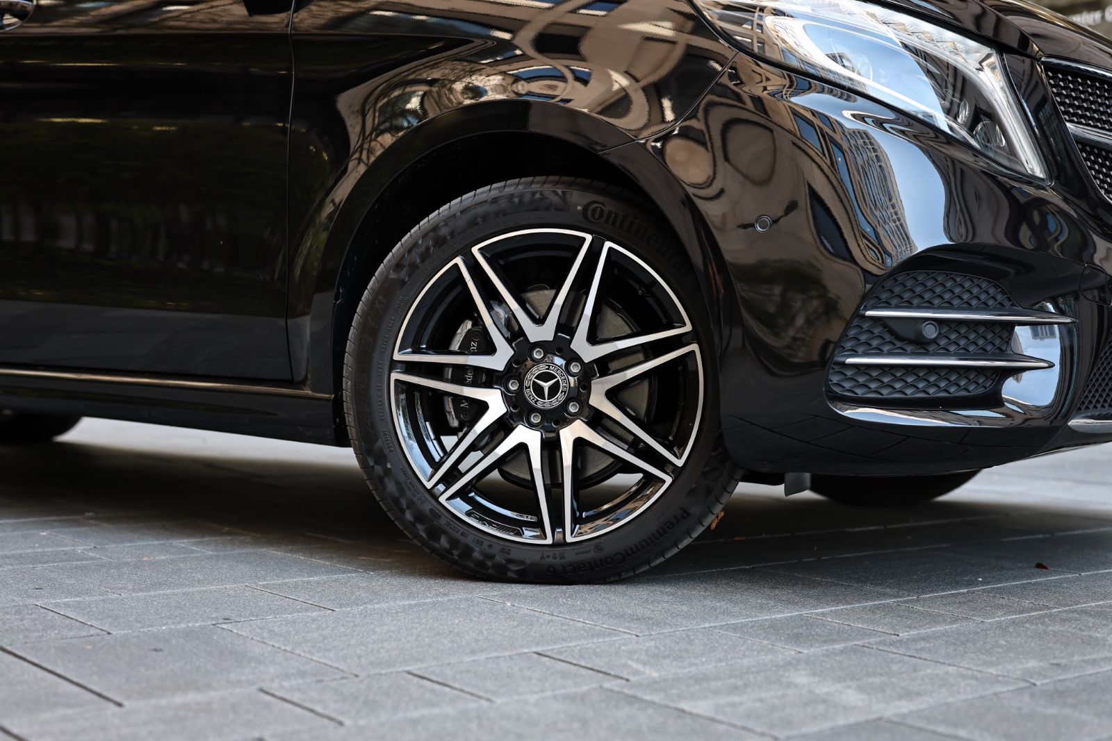 Mercedes-Benz V 300 4MATIC - Samsaru's Car Outlet