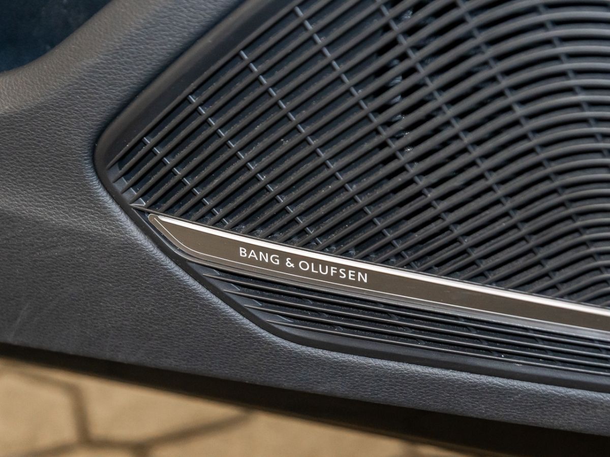 Audi A4 Avant 45 TFSI quattro S line - Samsaru's Car Outlet