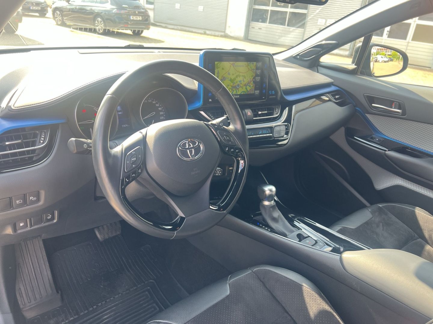 Toyota C-HR Hybrid Style Selection - Samsaru's Car Outlet