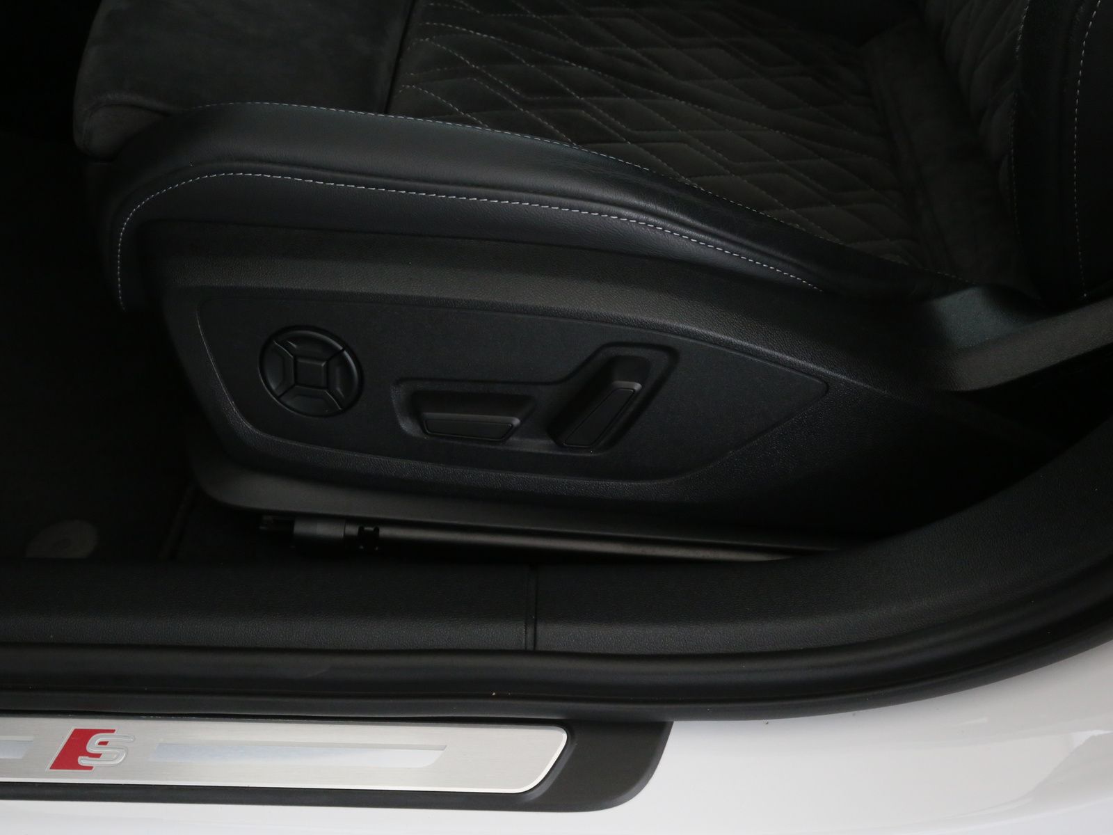 Audi A3 Sportback 40 TFSI e S line - Samsaru's Car Outlet