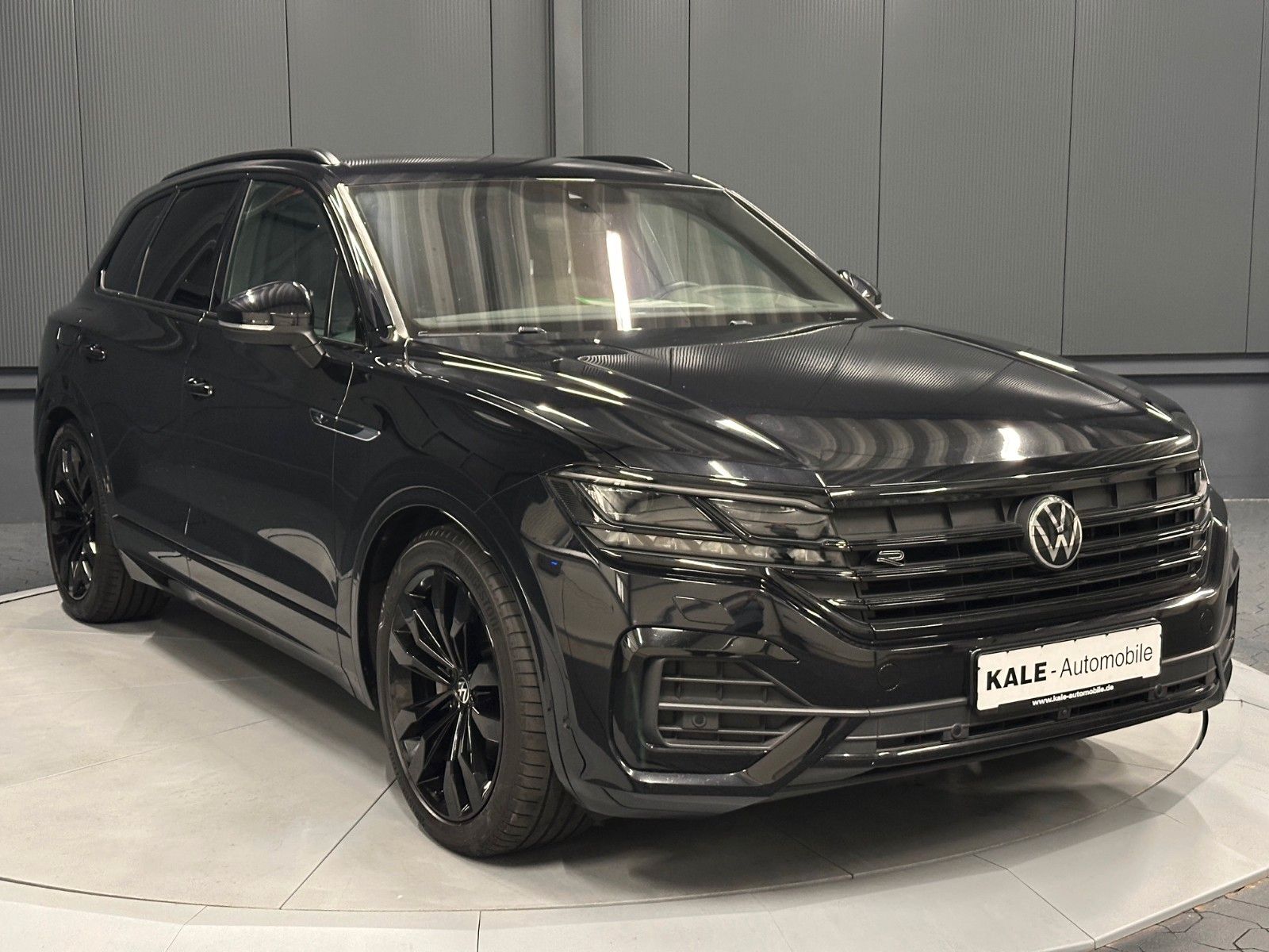 Volkswagen Touareg R-Line - Samsaru's Car Outlet