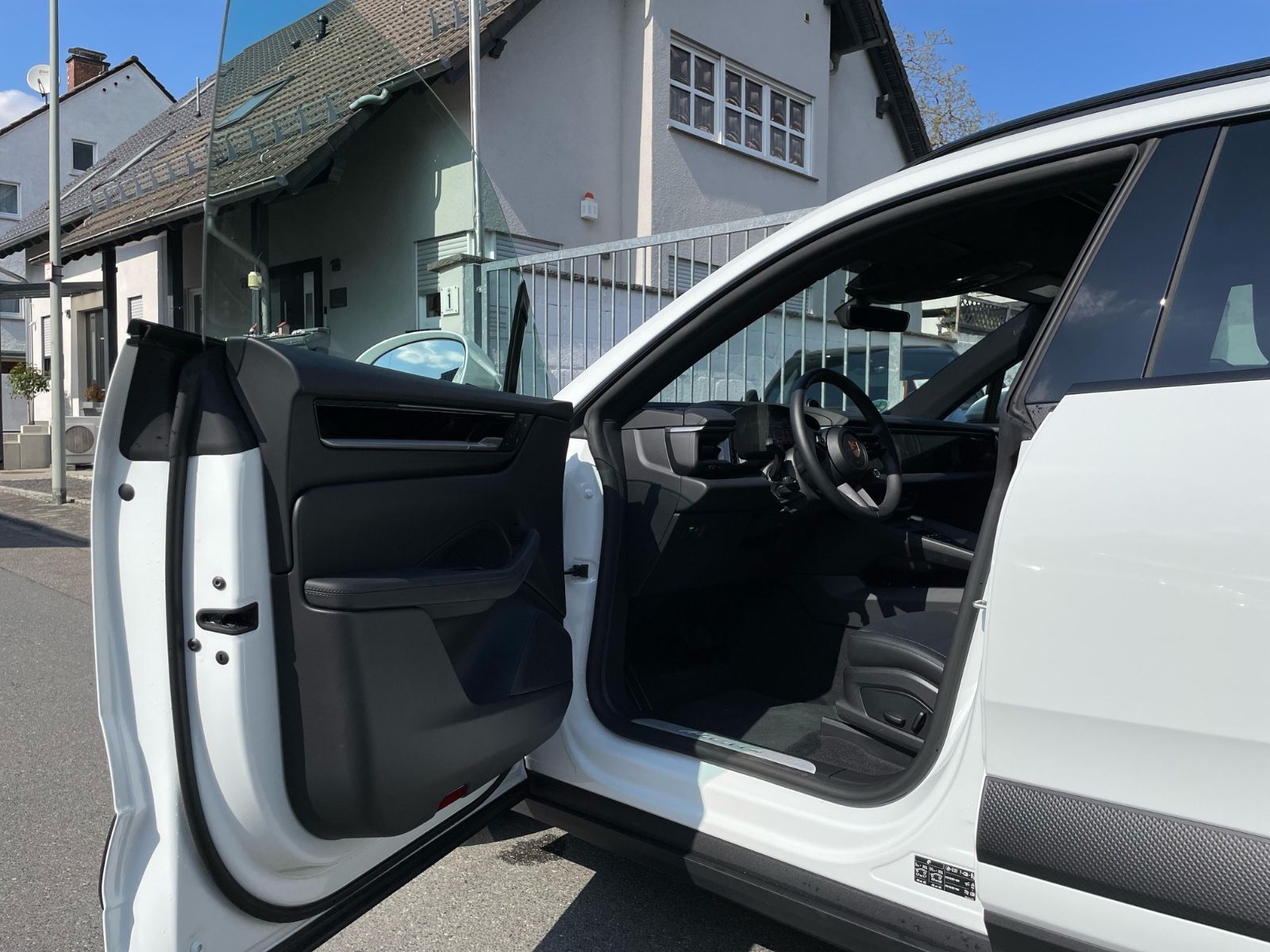 Porsche Macan 4 - Samsaru's Car Outlet