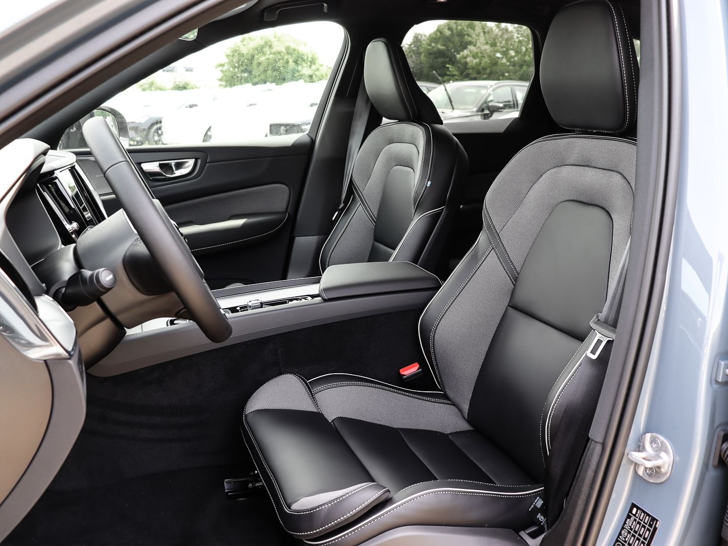 Volvo XC60 B4 Benzin Plus Dark - Samsaru's Car Outlet