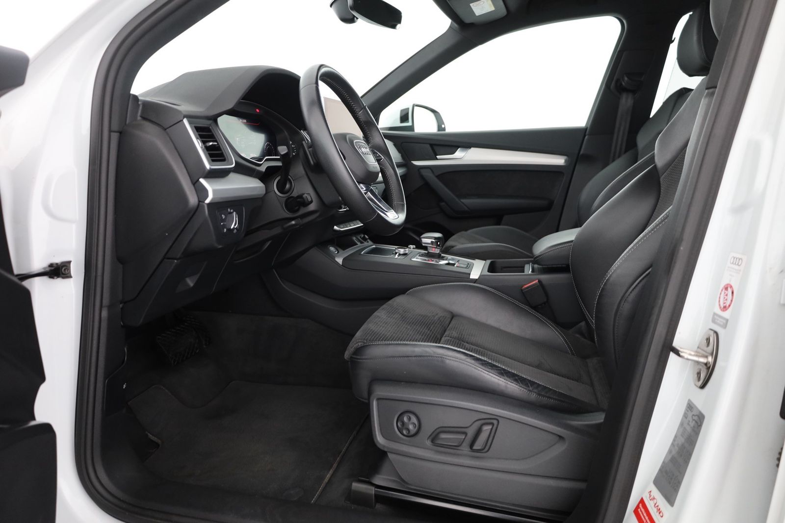 Audi Q5 55 TFSIe 2x S-Line quattro - Samsaru's Car Outlet