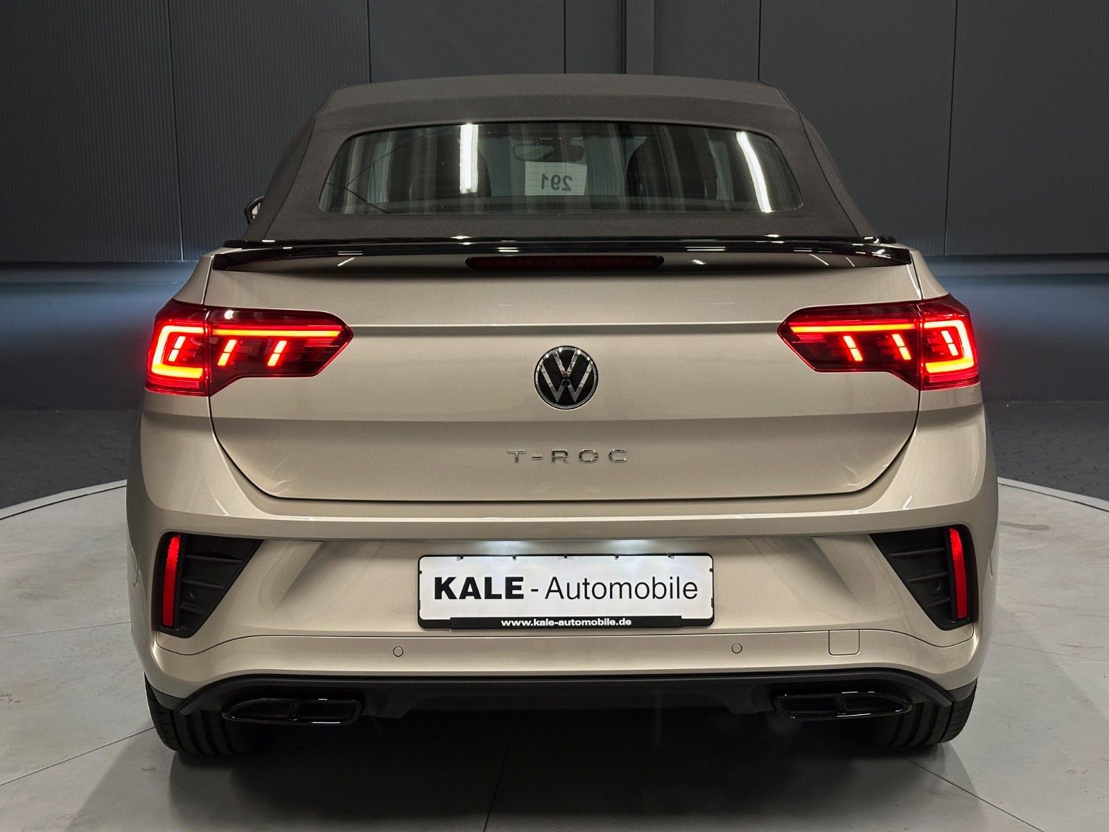 Volkswagen T-Roc R-Line Black - Samsaru's Car Outlet