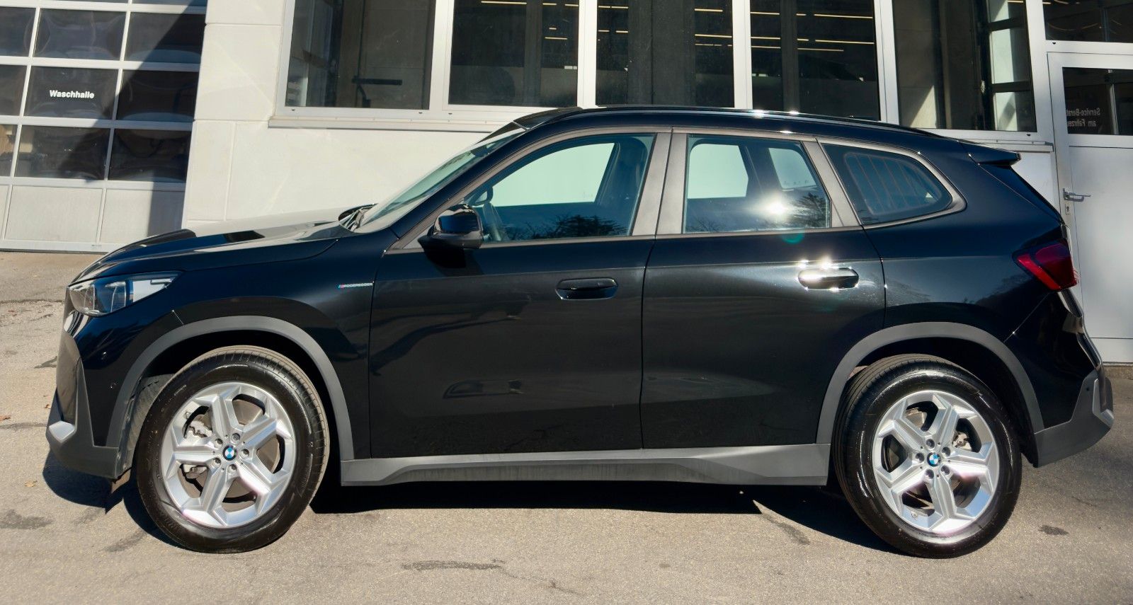 BMW X1 xDrive23i - Samsaru's Car Outlet