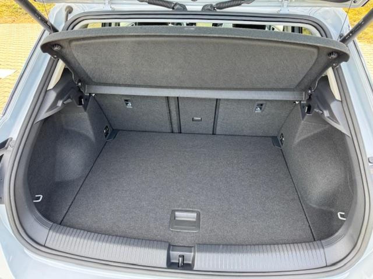 Volkswagen T-Roc Active 1.0 l TSI - Samsaru's Car Outlet