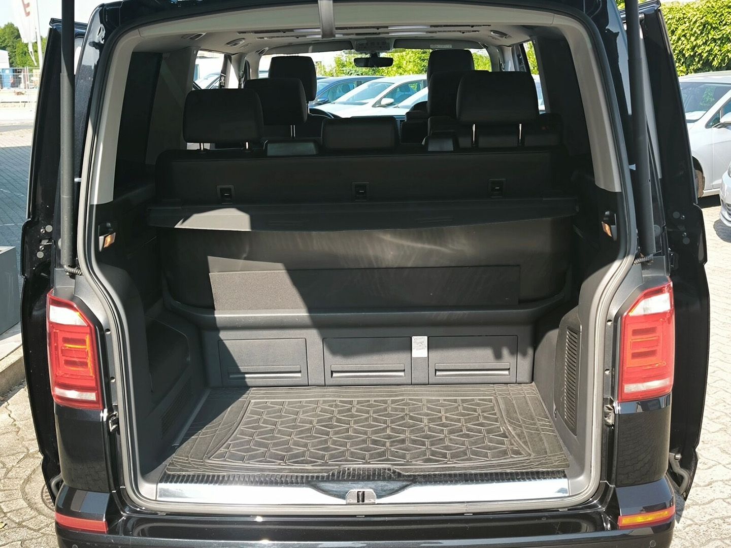Volkswagen T6 Multivan 4Motion DSG - Samsaru's Car Outlet