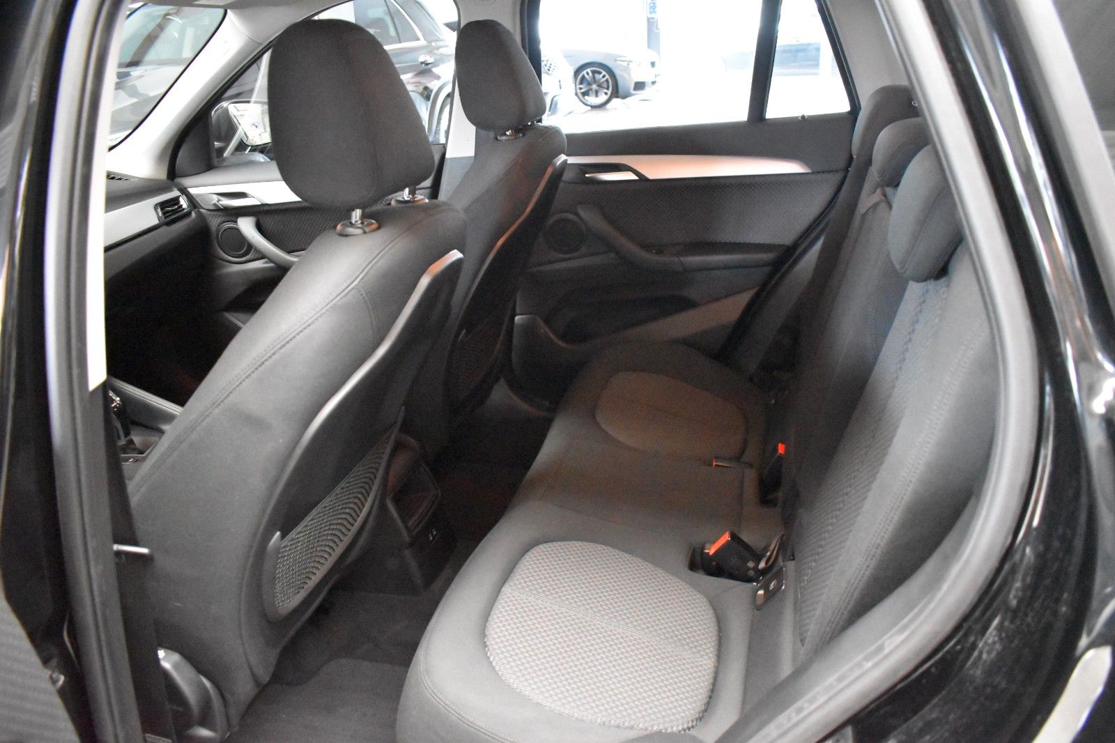 BMW X1 xDrive 18 d Advantage - Samsaru's Car Outlet