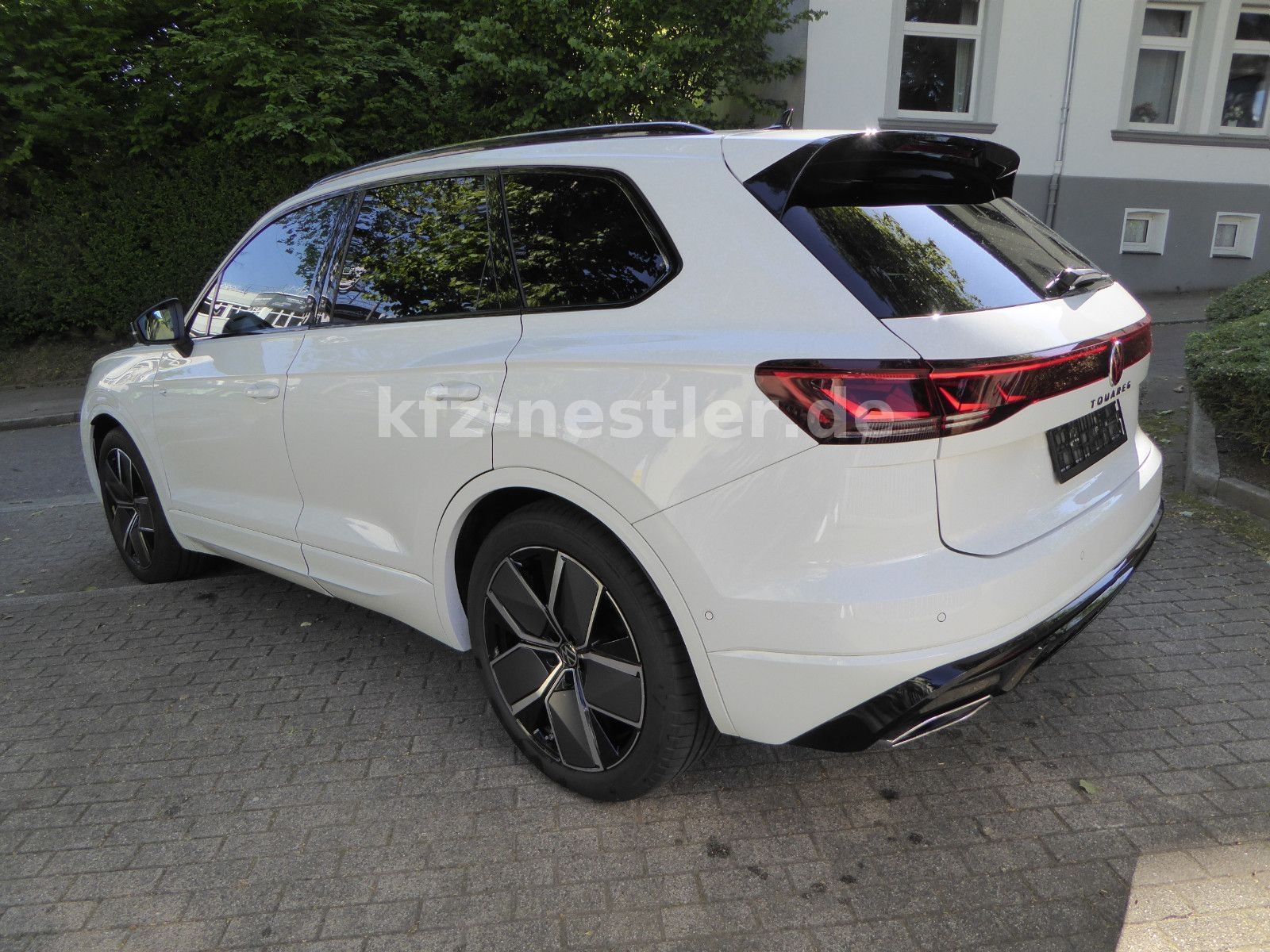 Volkswagen Touareg 3.0 TDI R-Line - Samsaru's Car Outlet