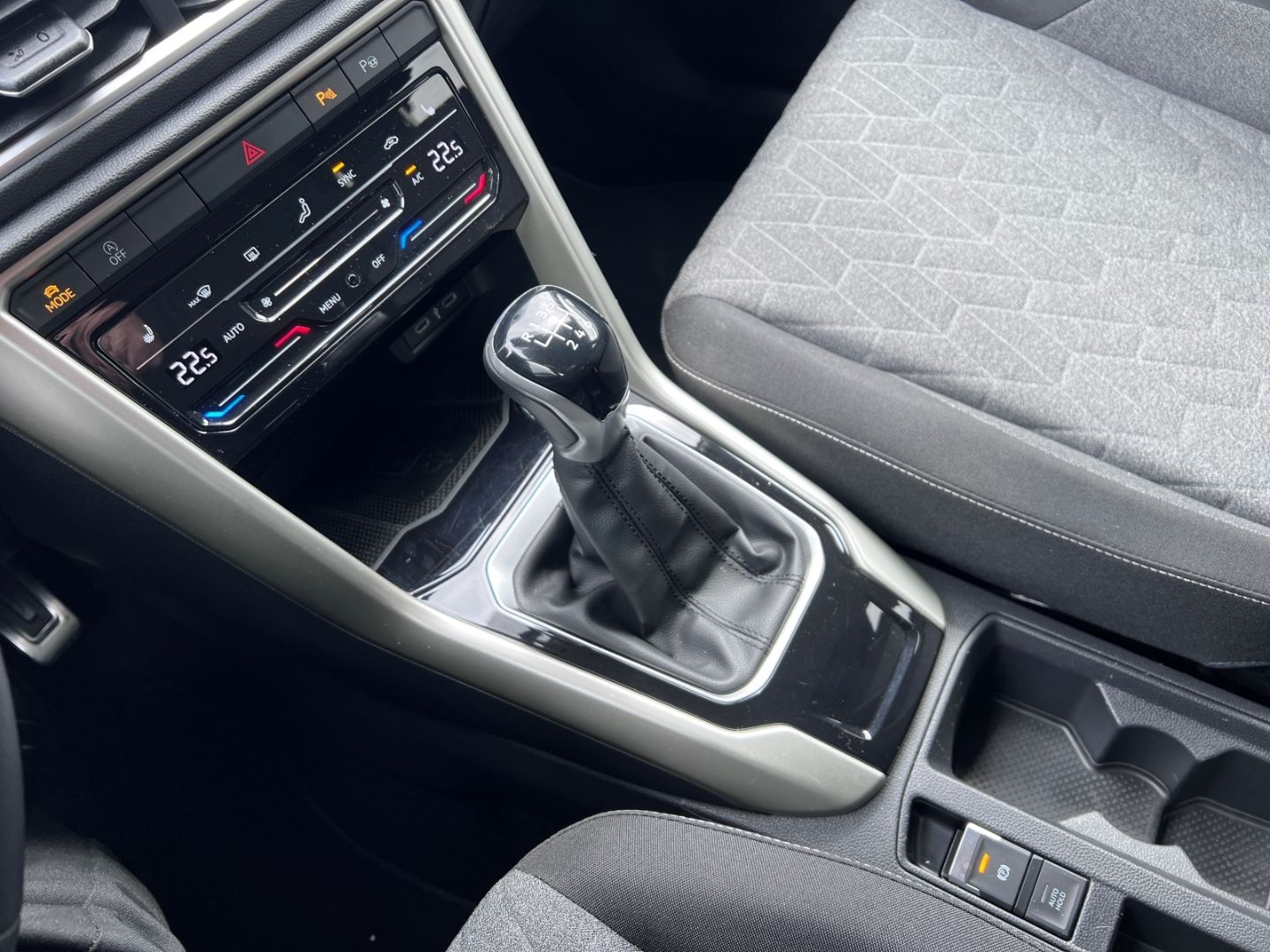Volkswagen T-Roc 1.0TSI Move - Samsaru's Car Outlet