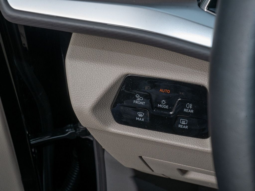 Volkswagen T7 Multivan 2.0TDI DSG - Samsaru's Car Outlet