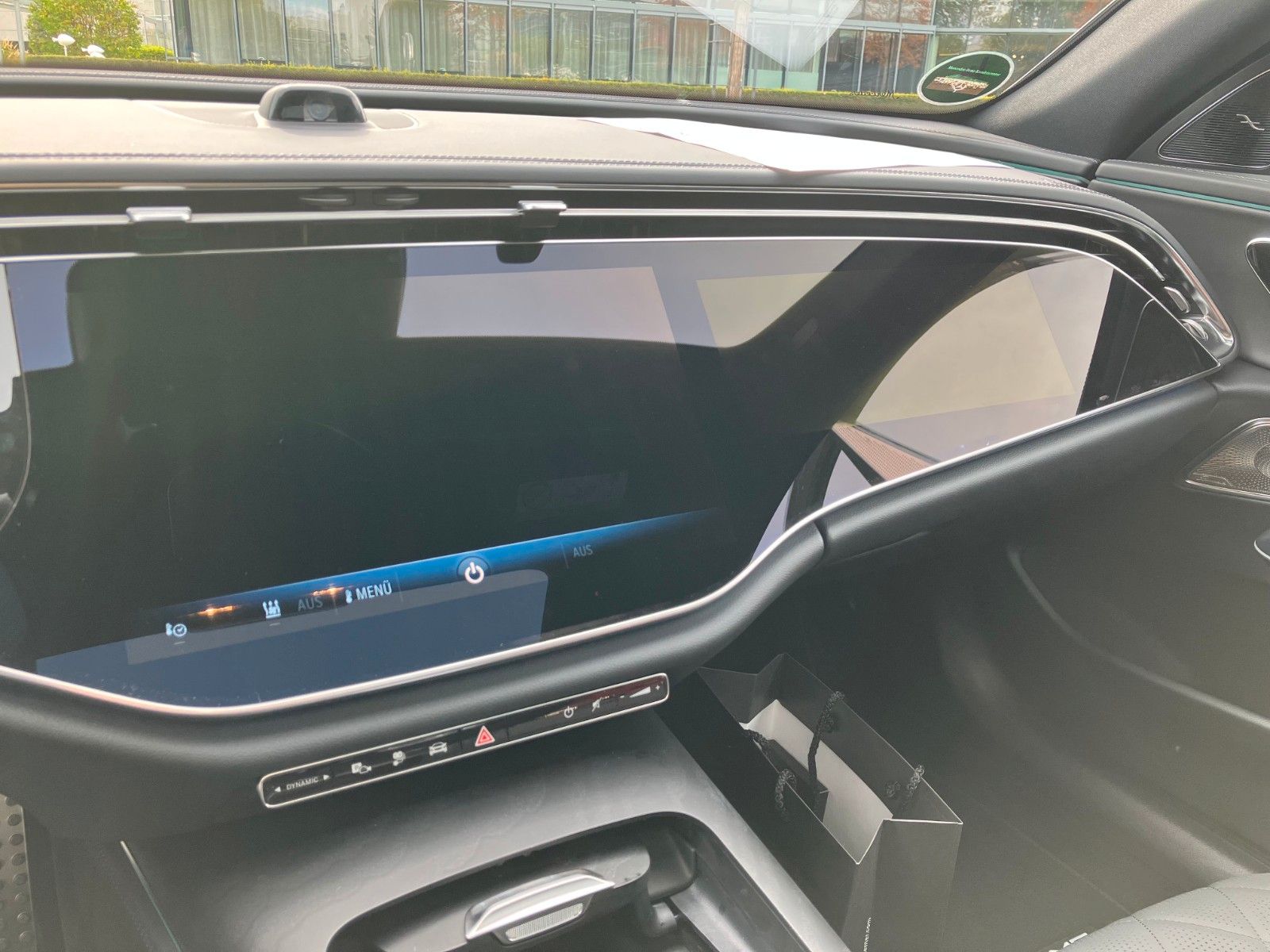 Mercedes-Benz E 400 e 4Matic AMG Line - Samsaru's Car Outlet
