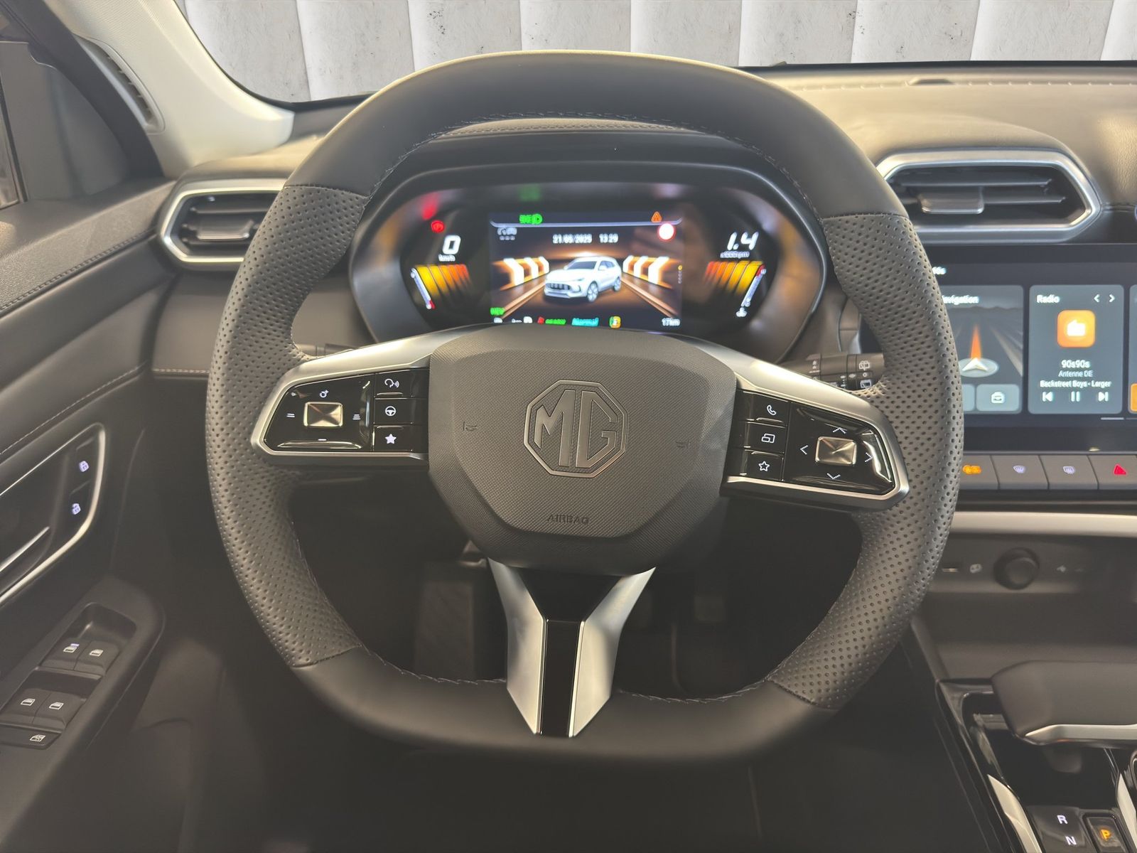 MG ZS Luxury 1.5 Hybrid+ Autom LED ACC RFK SHZ PDC
