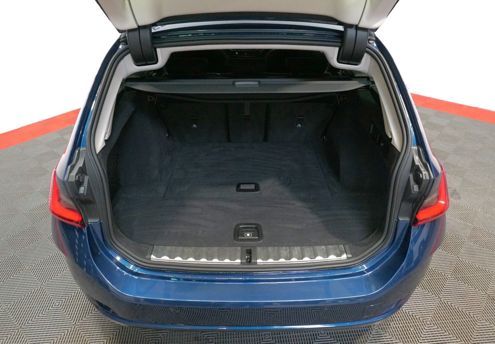 BMW 320 d xDrive Touring - Samsaru's Car Outlet