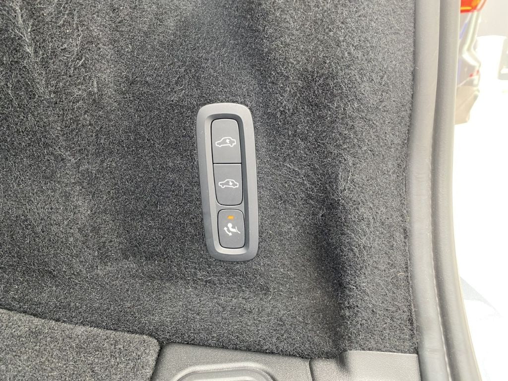 Volvo XC60 Ultimate Dark Recharge Plug-In Hybrid AWD T