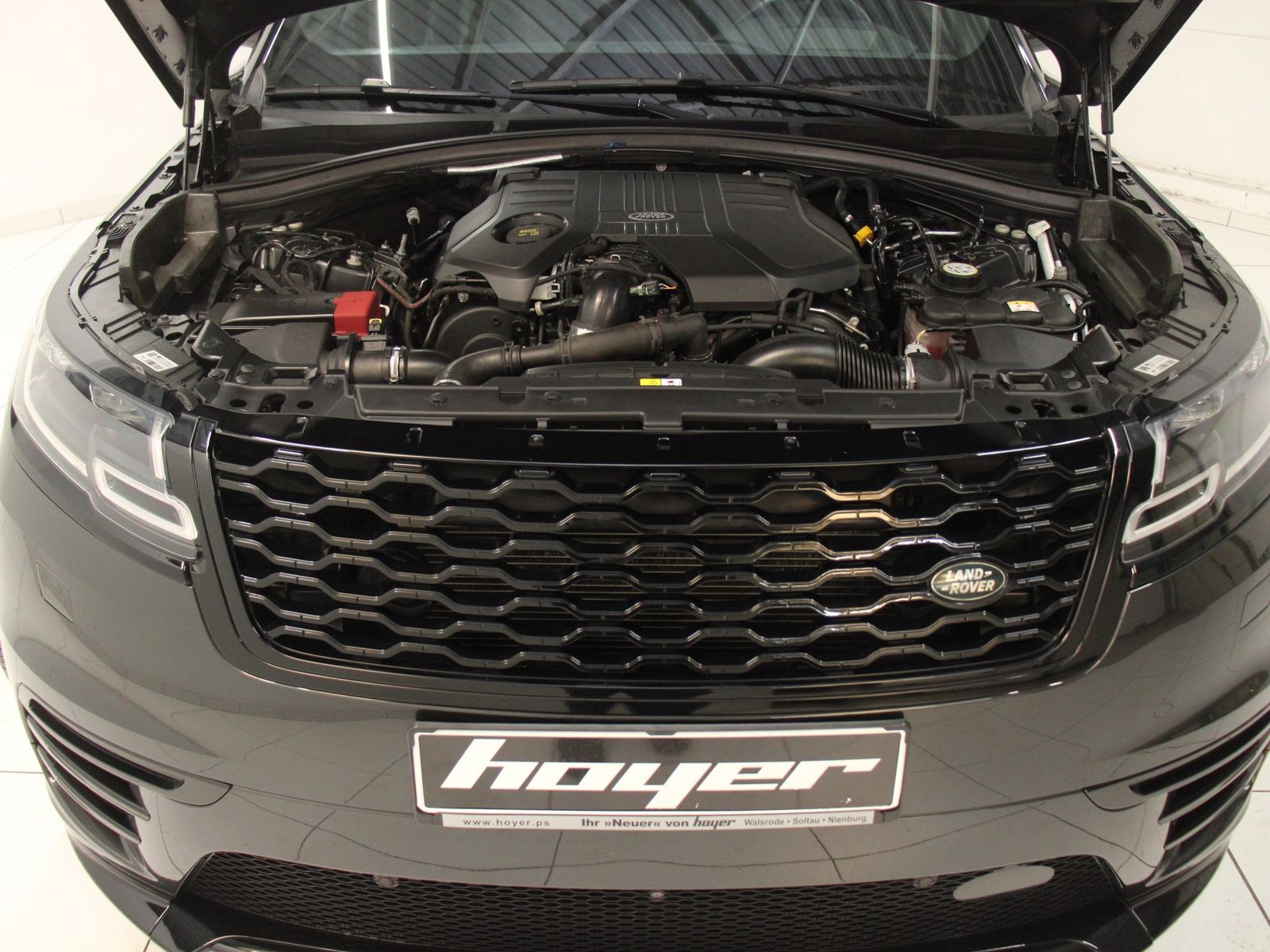 Range Rover Velar 3.0 Sd6 D300 R-Dynamic HSE - Samsaru's Car Outlet