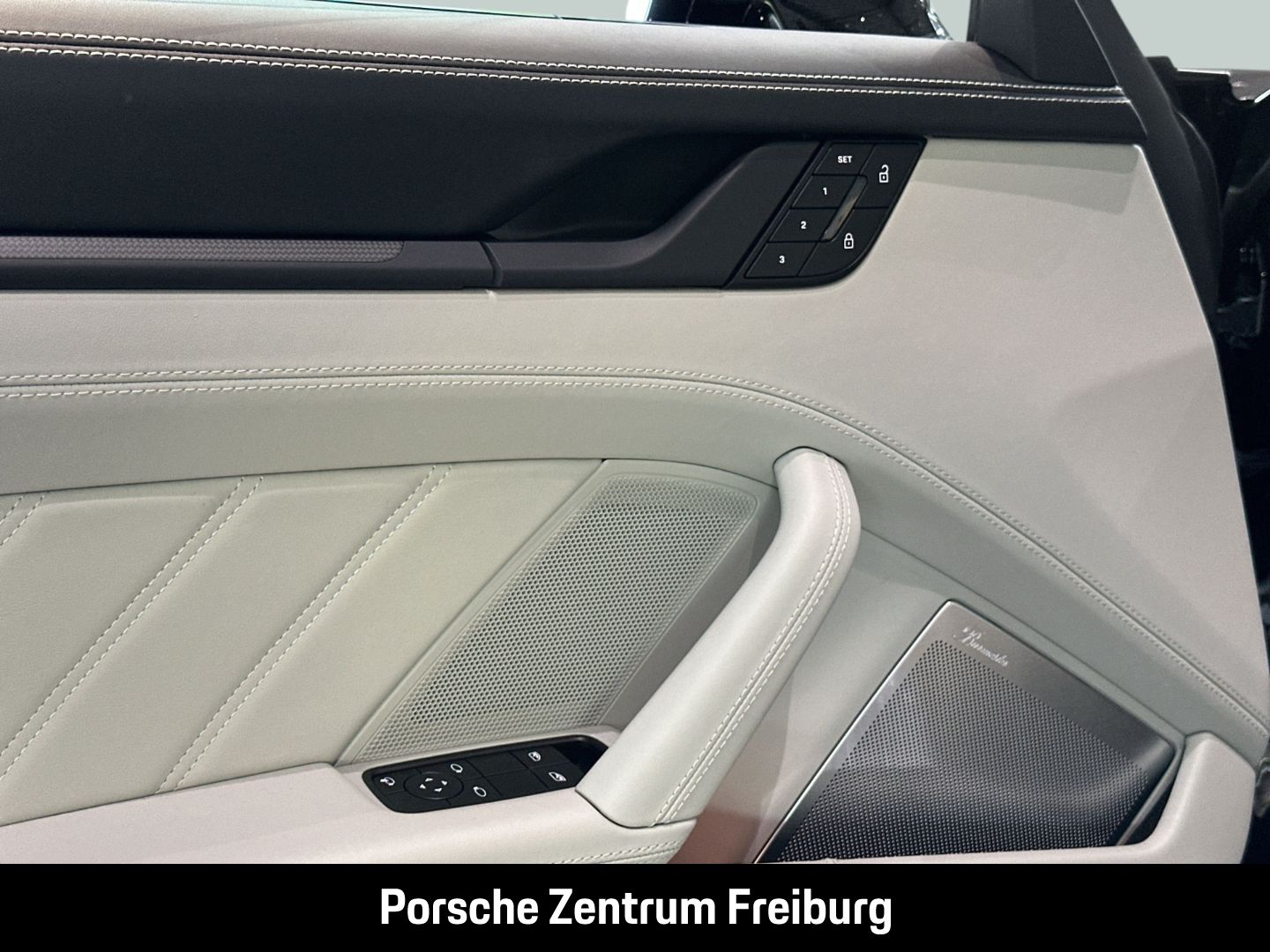 Porsche 992 911 Targa 4 GTS Burmester Sportabgasanlage