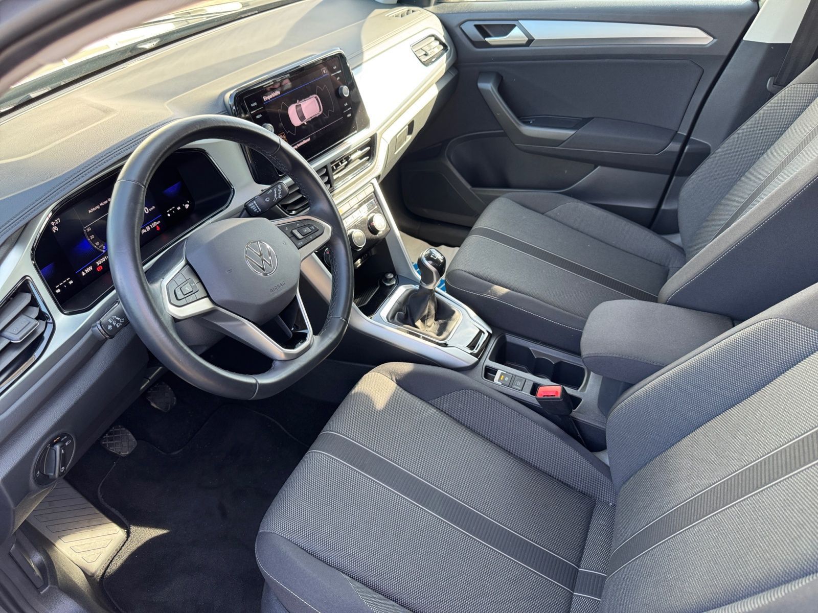 Volkswagen T-Roc 1.0 TSI Life - Samsaru's Car Outlet