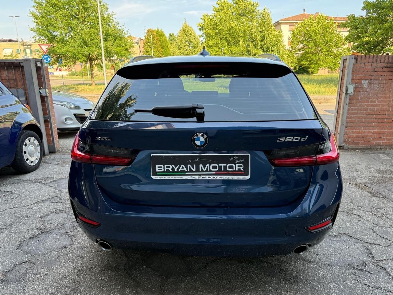 BMW 320 320d xDrive Touring Business Advantage - Samsaru's Car Outlet
