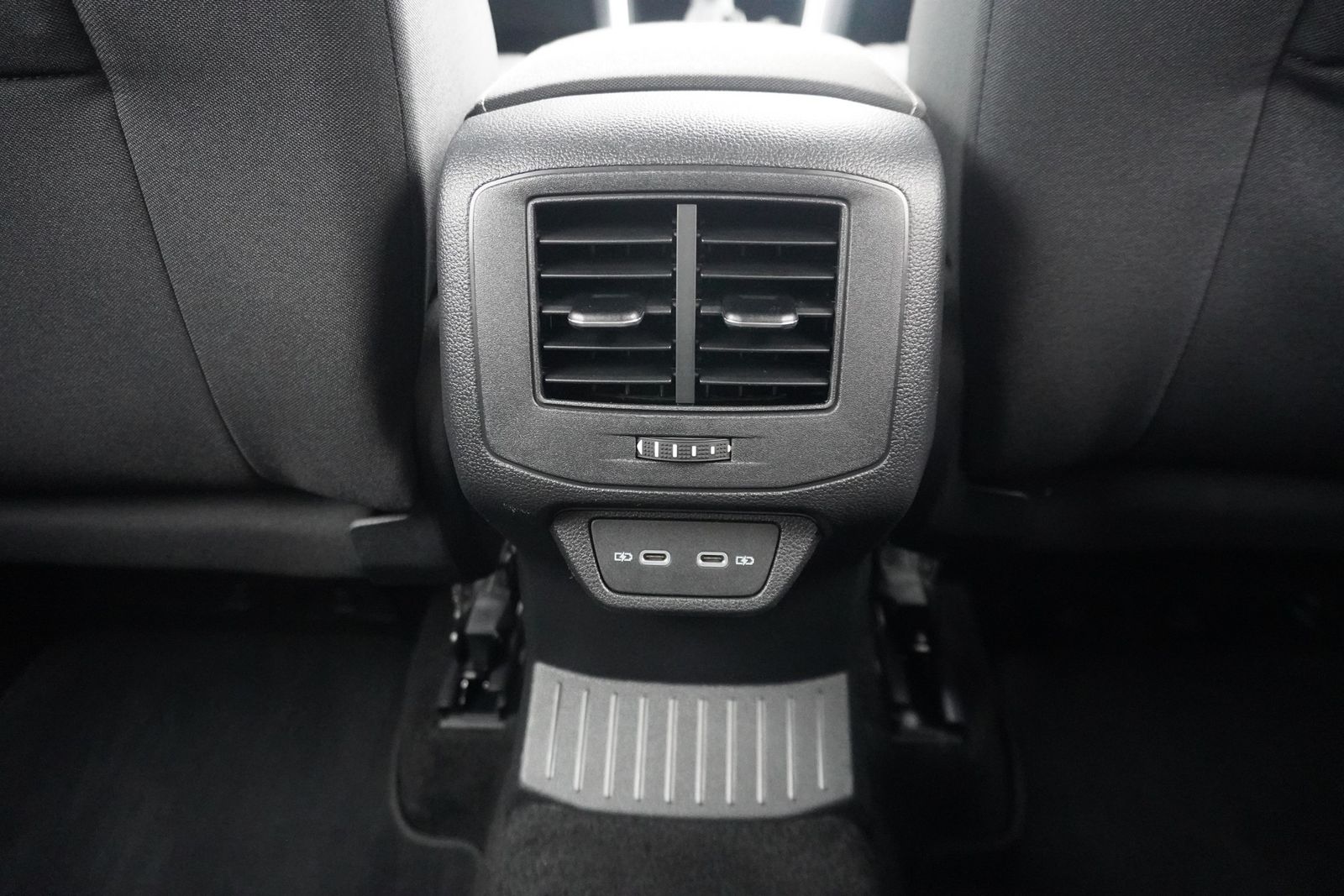 Volkswagen T-Roc 1.5 TSI Active - Samsaru's Car Outlet