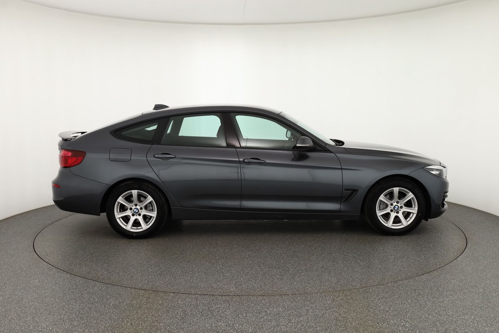 BMW 320i Gran Turismo - Samsaru's Car Outlet