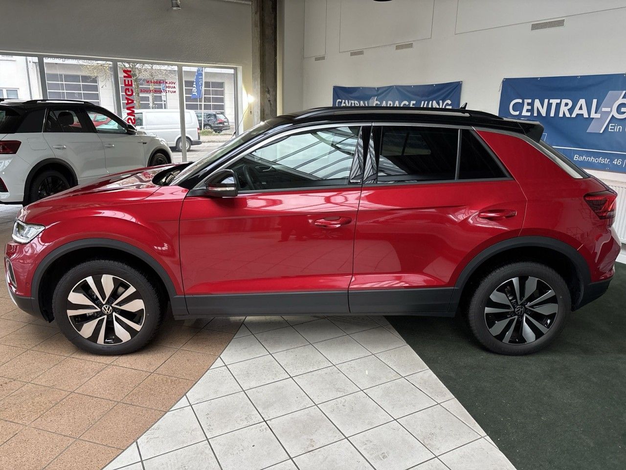 Volkswagen T-Roc 1.0 TSI MOVE - Samsaru's Car Outlet