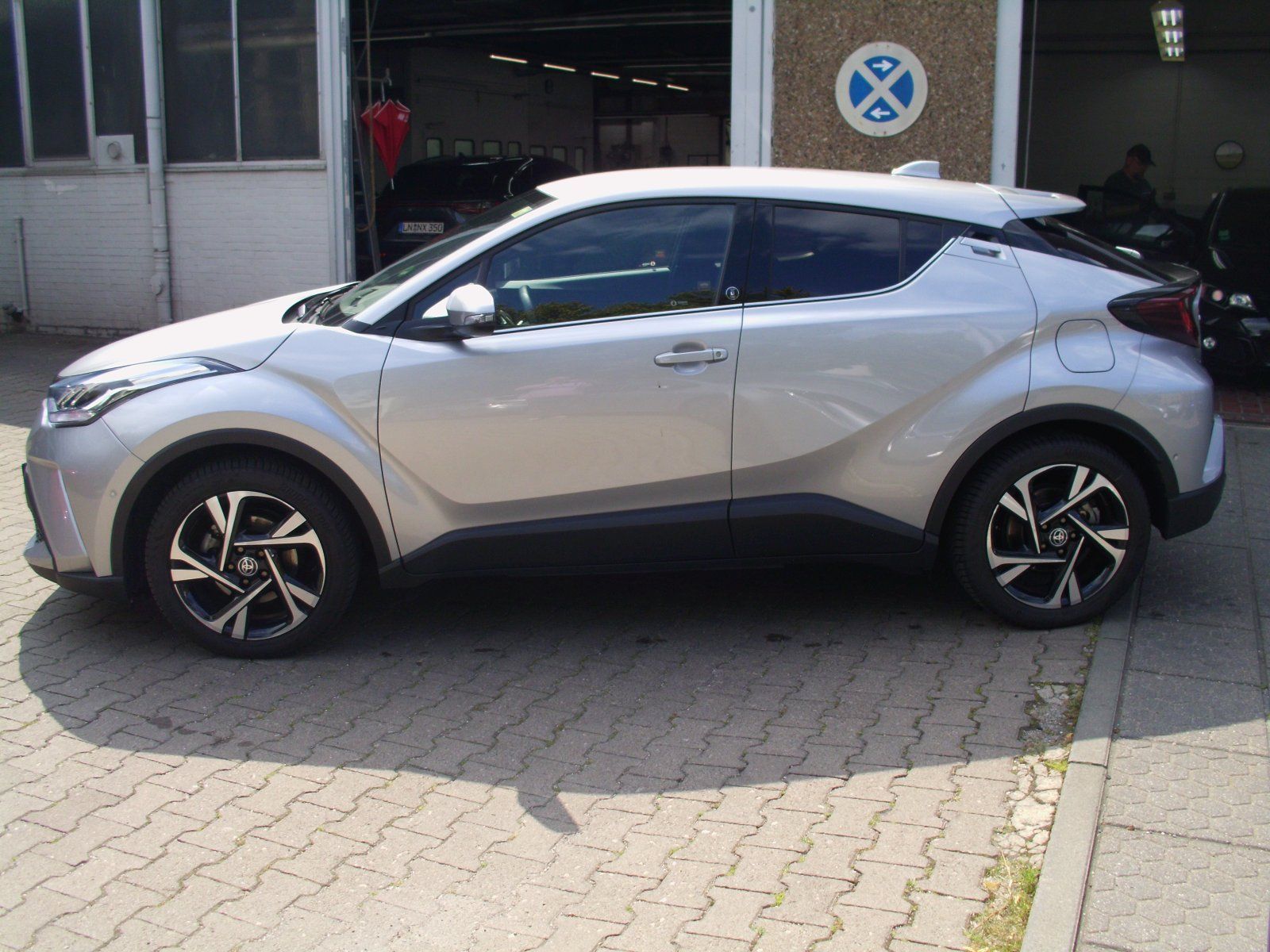 Toyota C-HR Hybrid Team D - Samsaru's Car Outlet