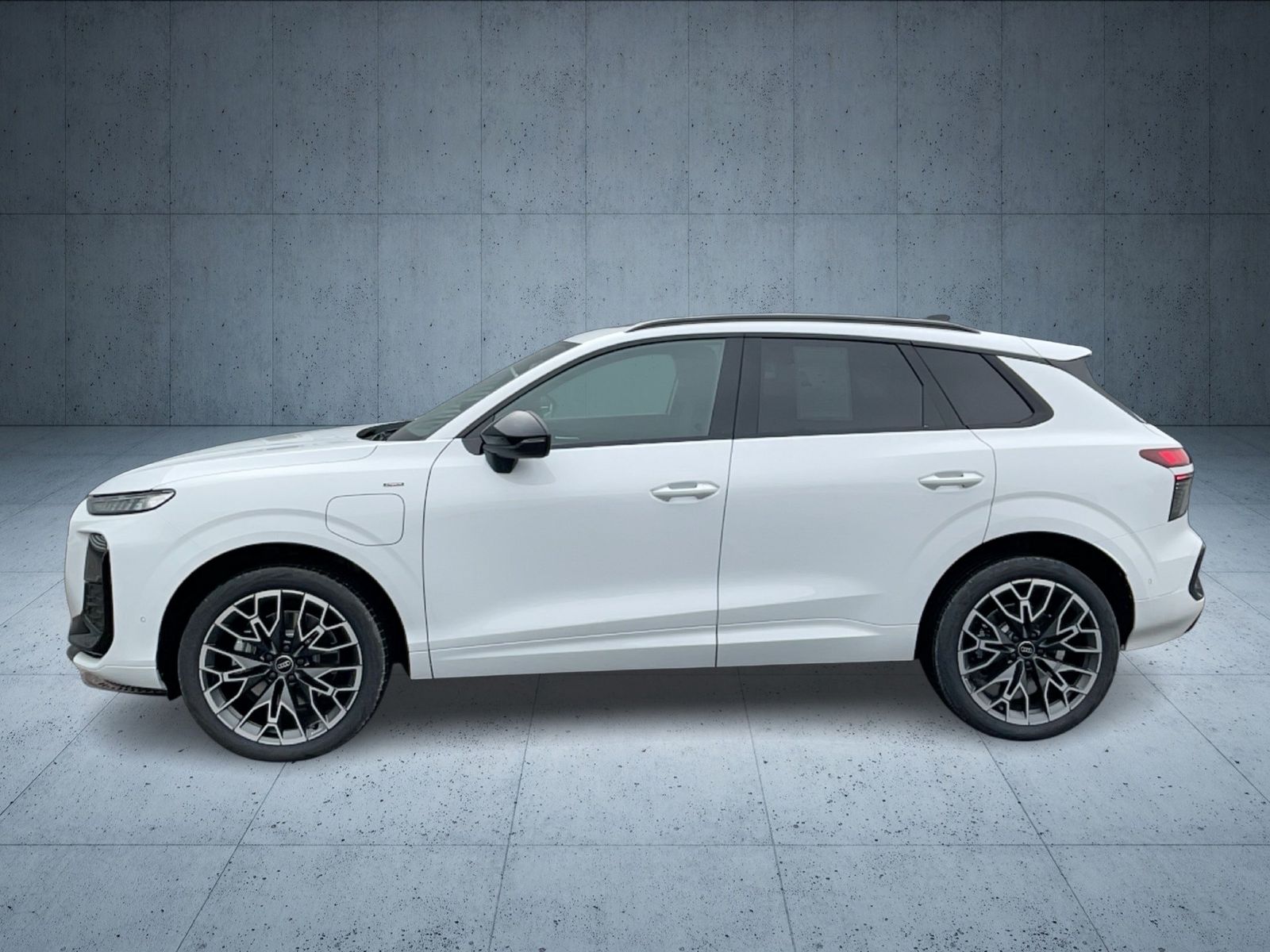 Audi Q3 SUV e-hybrid S tr. S line AHK PANO LED ACC Ca