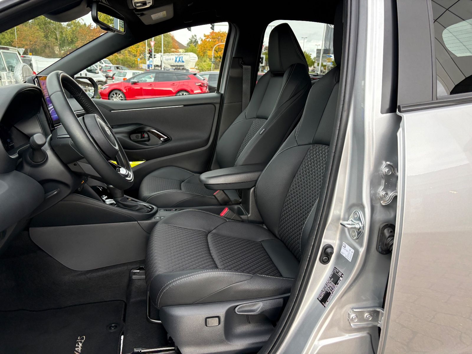 Toyota Yaris Hybrid Style **JAHRESWAGEN**