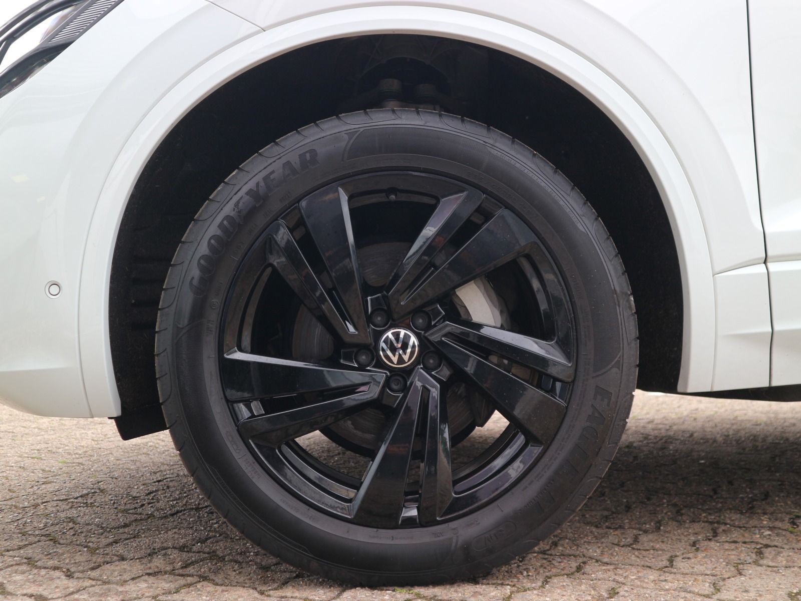 Volkswagen Touareg 3.0 V6 TDI R-Line 4Motion - Samsaru's Car Outlet