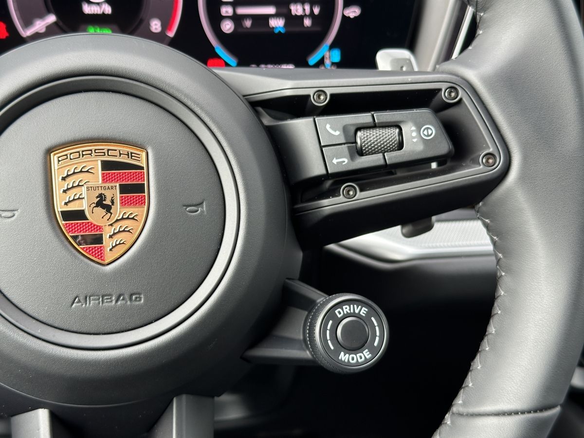 Porsche Cayenne E-Hybrid Coupe | Sportabgas | el. AHK |