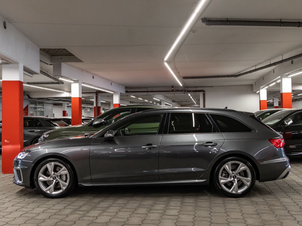 Audi A4 Avant 45 TFSI quattro S line - Samsaru's Car Outlet
