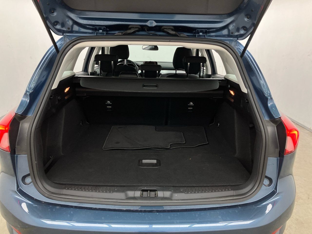 Ford Focus 2.0 EcoBlue Cool&Connect - Samsaru's Car Outlet